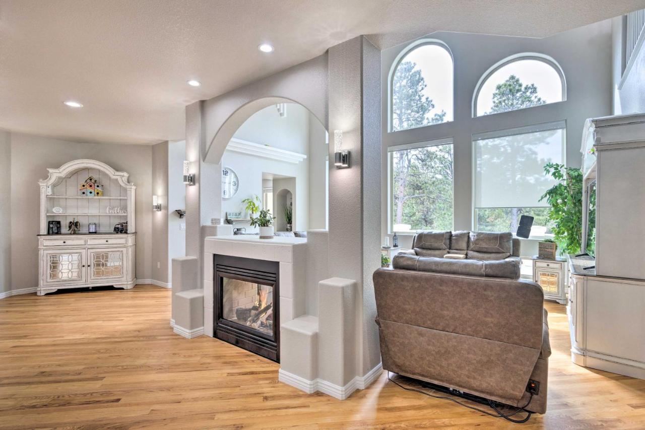 Estate With Indoor Pool And Decks About 25 Mi To Dtwn Holiday home Colorado Springs