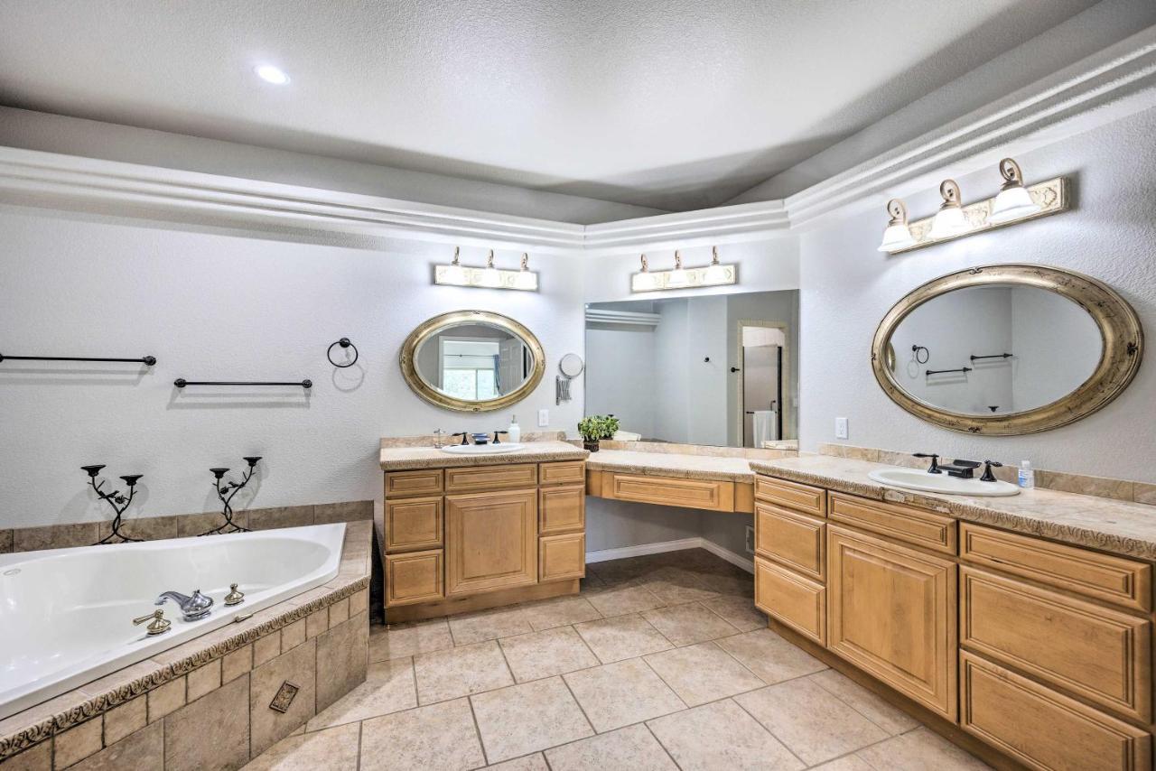 Holiday home Estate With Indoor Pool And Decks About 25 Mi To Dtwn *