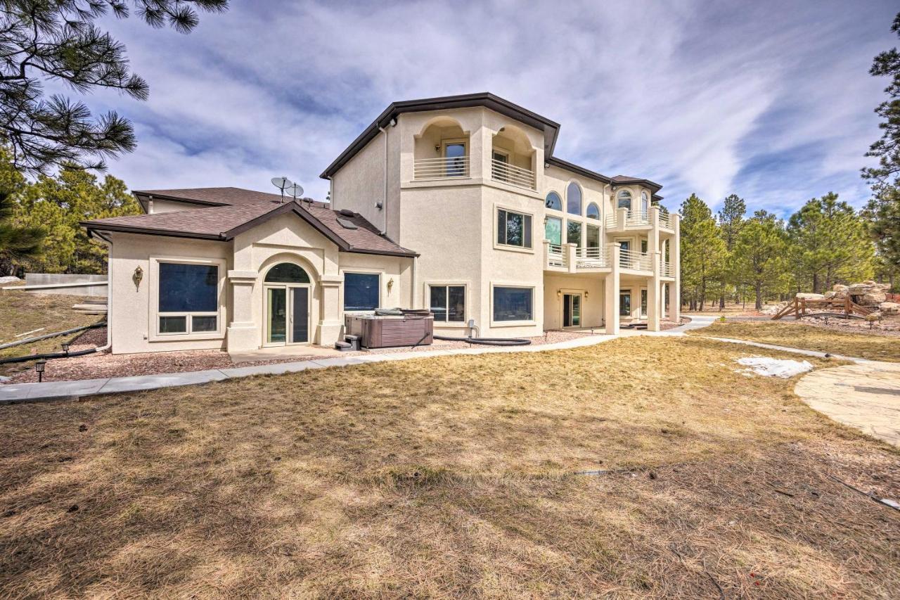 Estate With Indoor Pool And Decks About 25 Mi To Dtwn Holiday home Colorado Springs