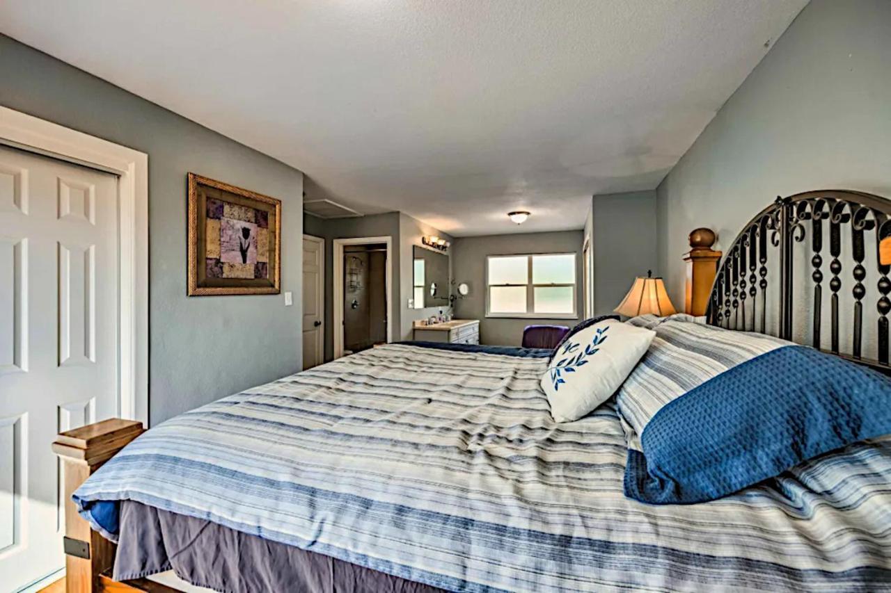 Three Bedroom, California King Bed *