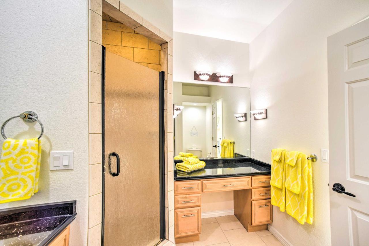 Estate With Indoor Pool And Decks About 25 Mi To Dtwn Holiday home *
