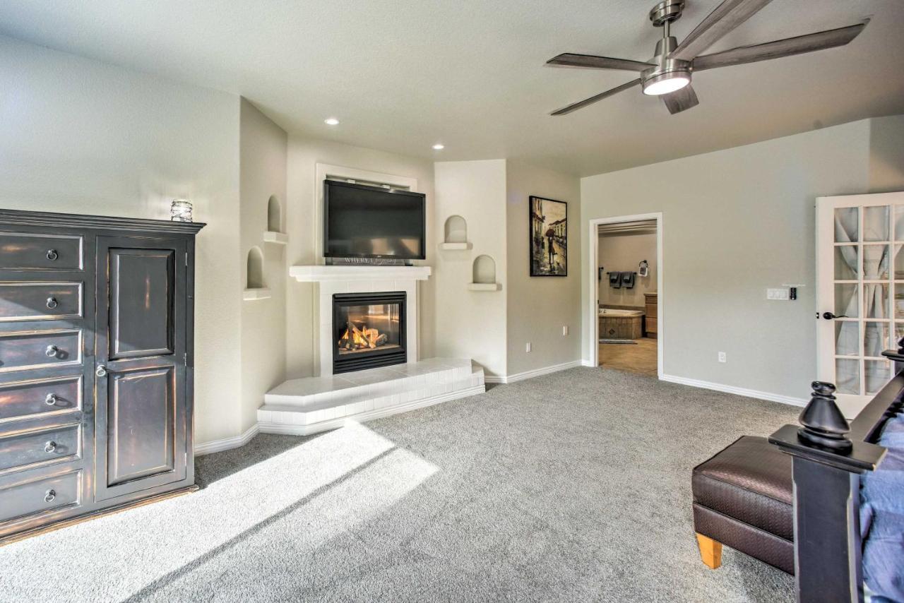 Estate With Indoor Pool And Decks About 25 Mi To Dtwn Colorado Springs