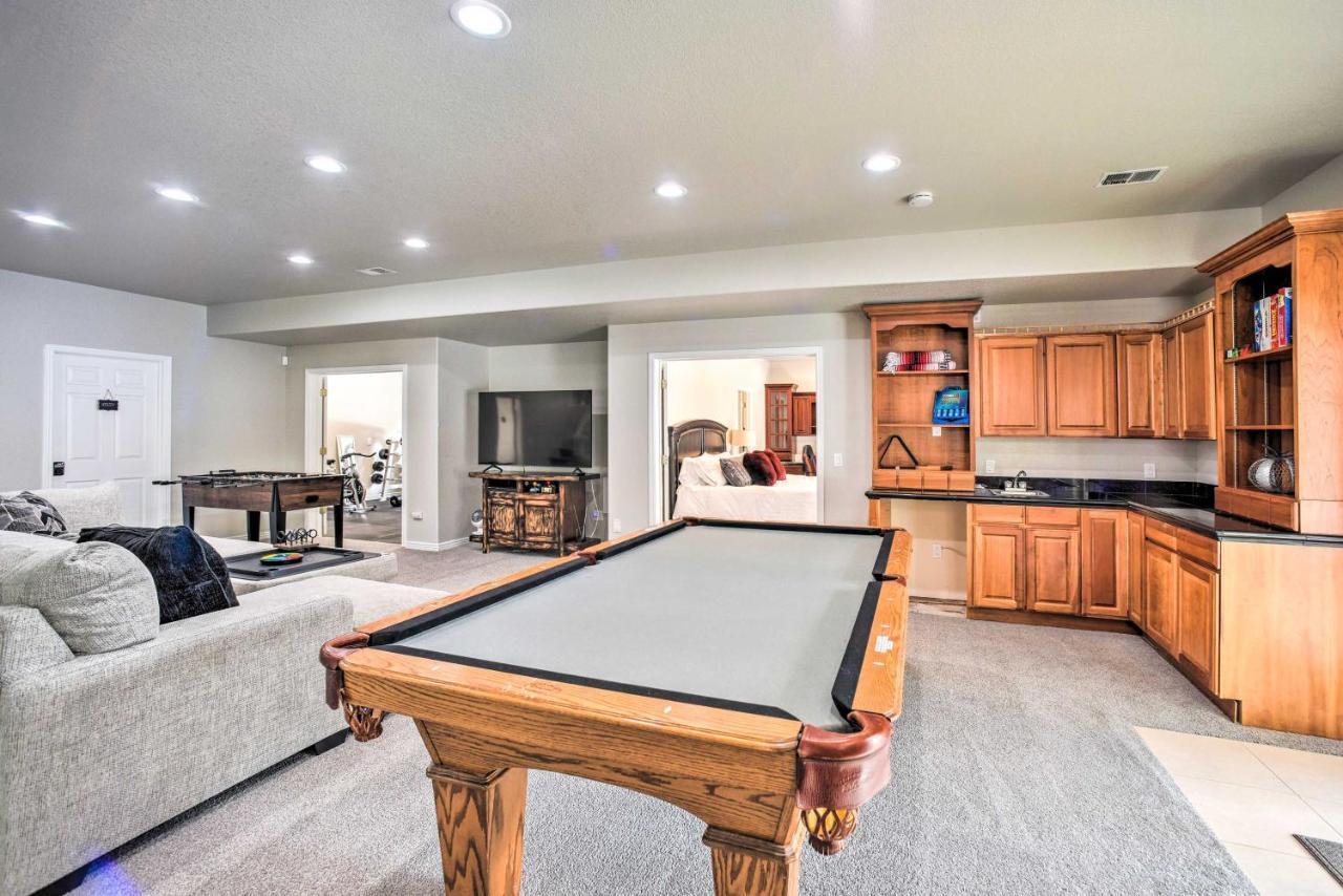Estate With Indoor Pool And Decks About 25 Mi To Dtwn Holiday home