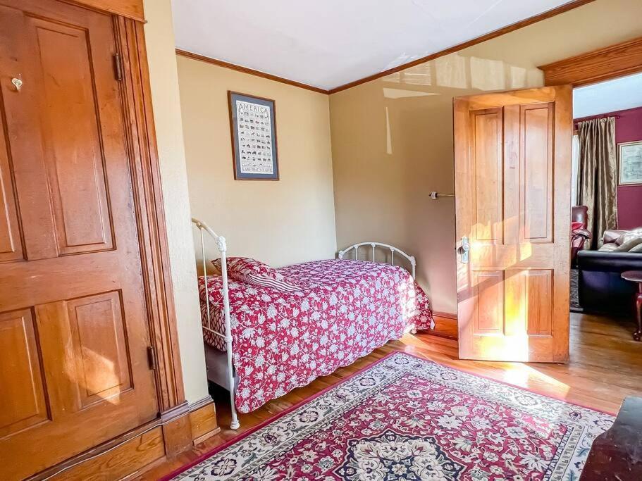 Full Kitchen,close To Downtown And Family Friendly