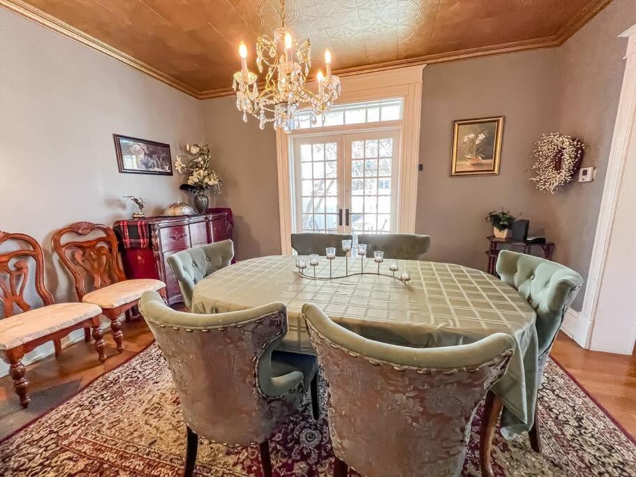 Full Kitchen,close To Downtown And Family Friendly * Colorado Springs