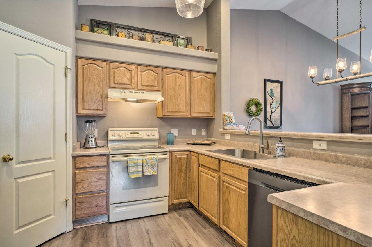 Holiday home Townhome About 10 Miles To Downtown!