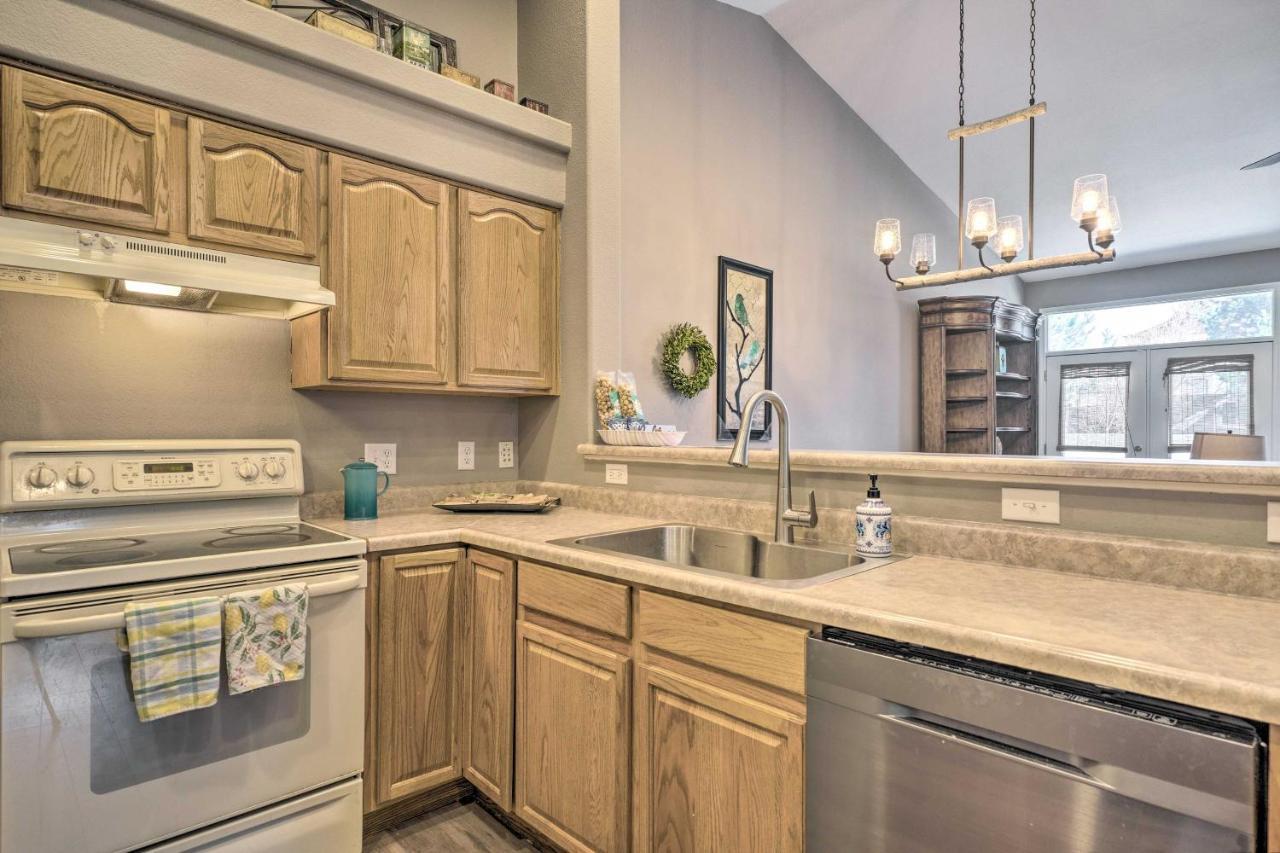 Townhome About 10 Miles To Downtown! Holiday home Colorado Springs