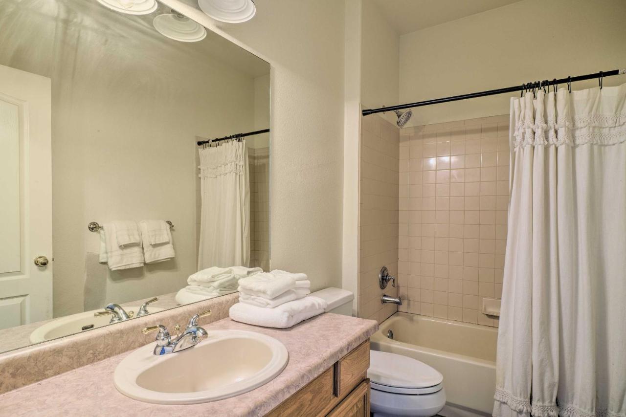 Holiday home Townhome About 10 Miles To Downtown! Colorado Springs