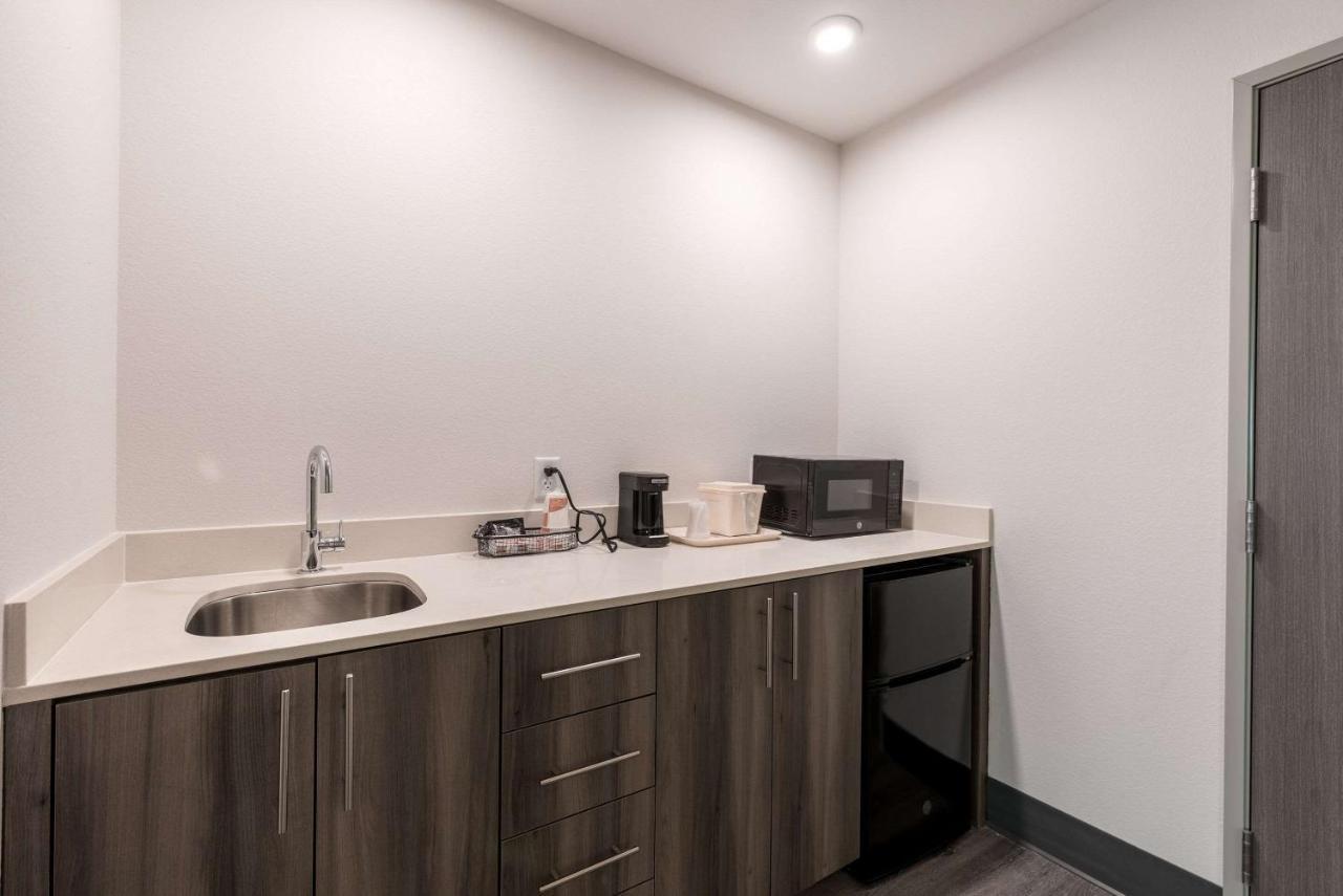 Hotel Comfort East - Medical Center Area 2*