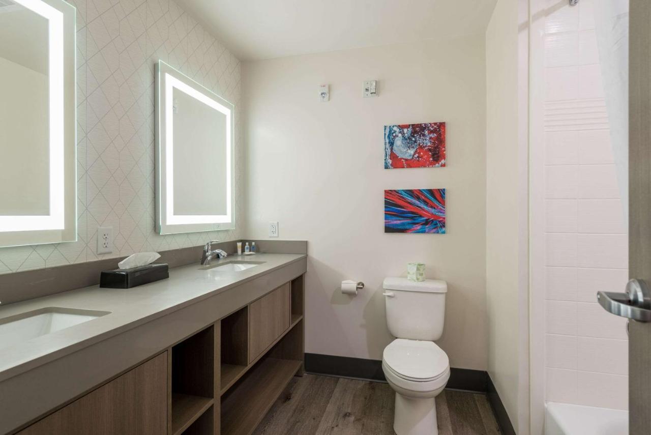 Hotel Comfort East - Medical Center Area