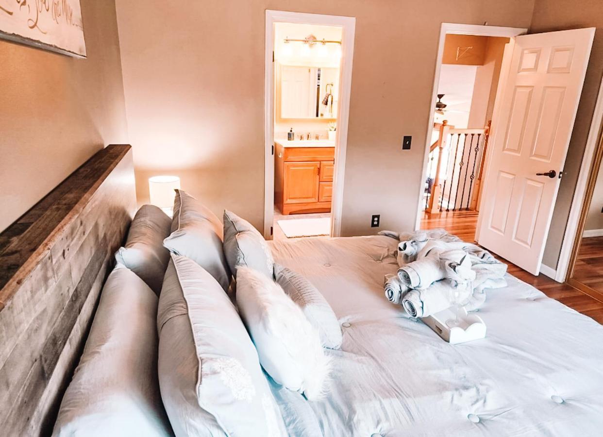 Villa Pet Friendly 2 King Beds Af Academy Sleeps 12 *