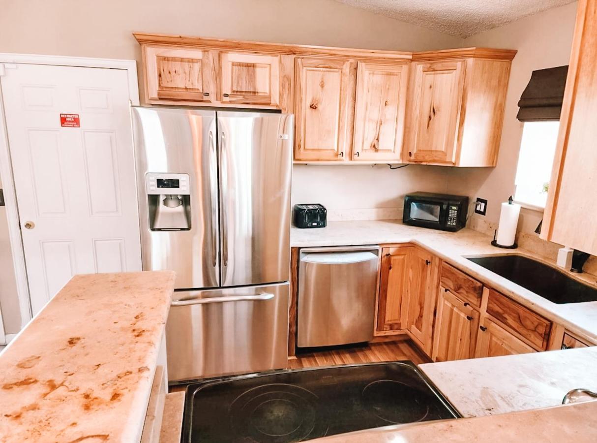 Villa Pet Friendly 2 King Beds Af Academy Sleeps 12 *