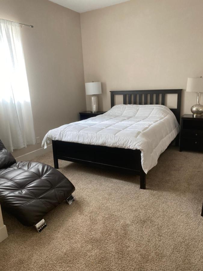 Huge Cozy With Many Bedrooms In Ivywild