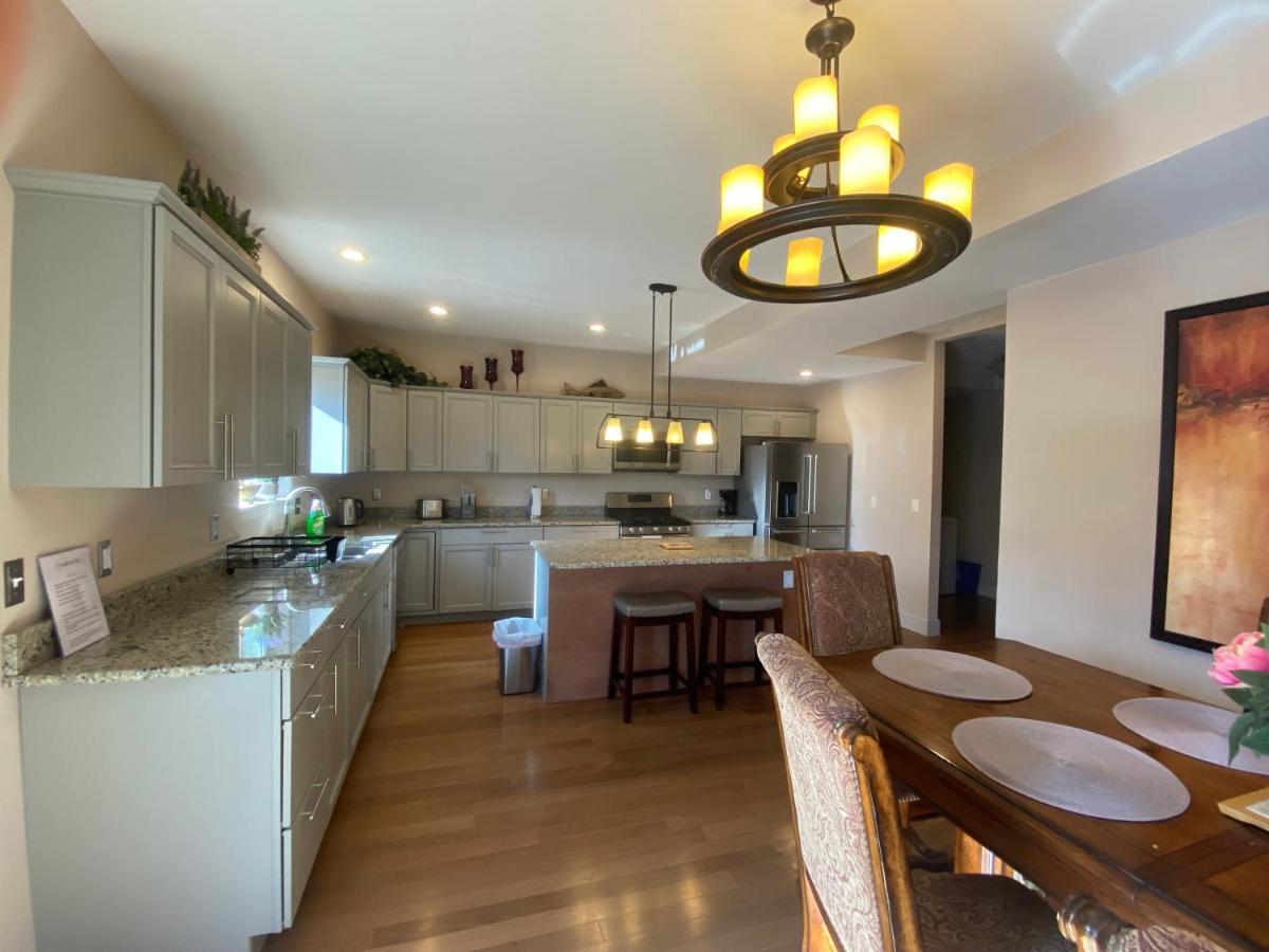 Huge Cozy With Many Bedrooms In Ivywild * Colorado Springs