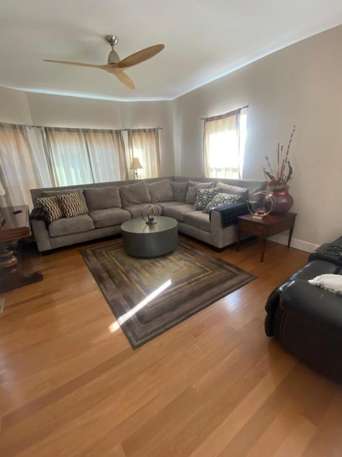 Huge Cozy With Many Bedrooms In Ivywild *