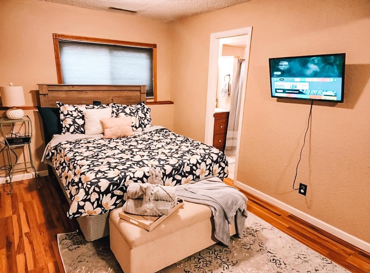 Pet Friendly 2 King Beds Af Academy Sleeps 12 *