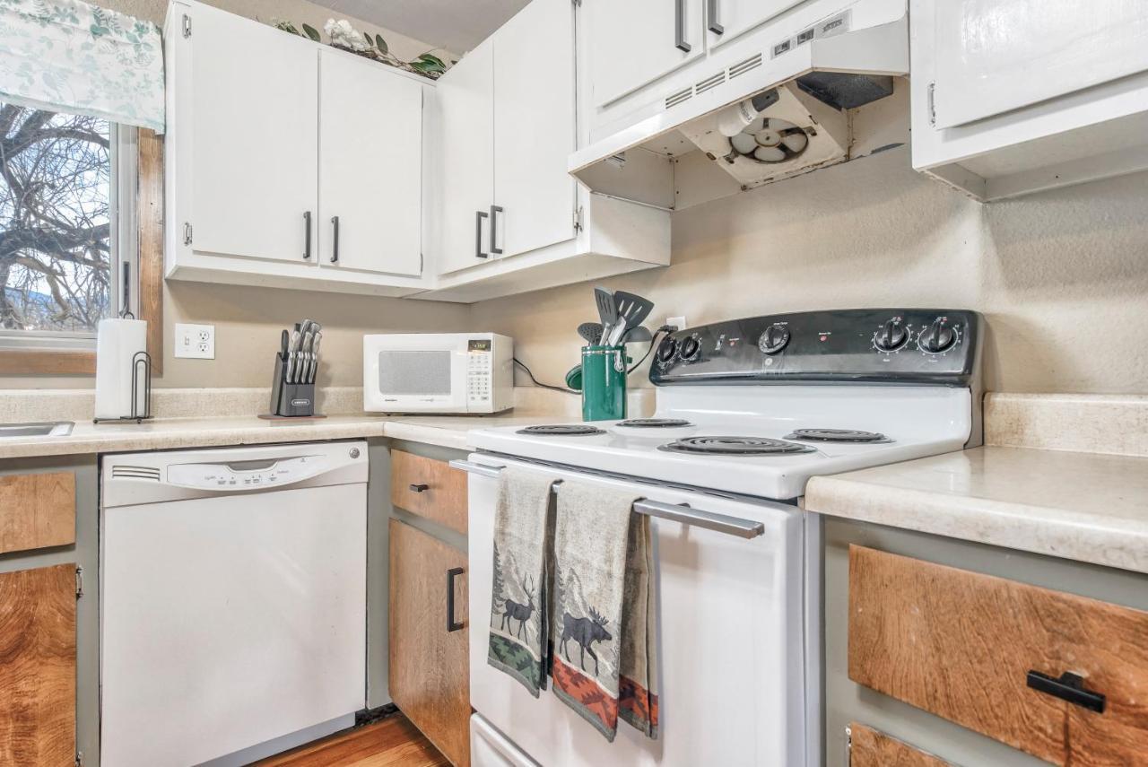 5 Minutes To Downtown And Just Minutes To Military And Hospitals * Colorado Springs