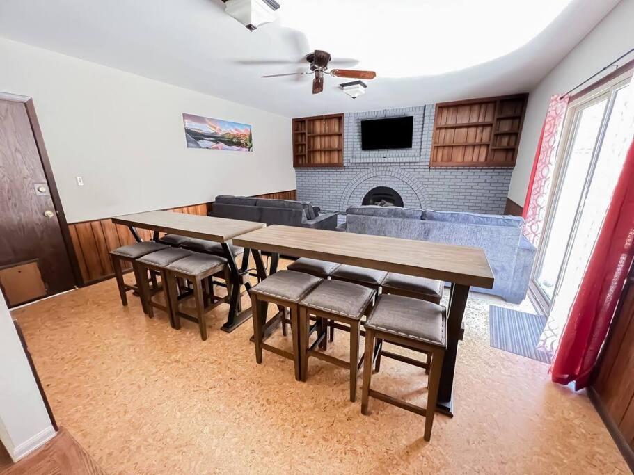 4 King Beds/6bdrm & 3ba/your Ideal Family Getaway Villa Colorado Springs