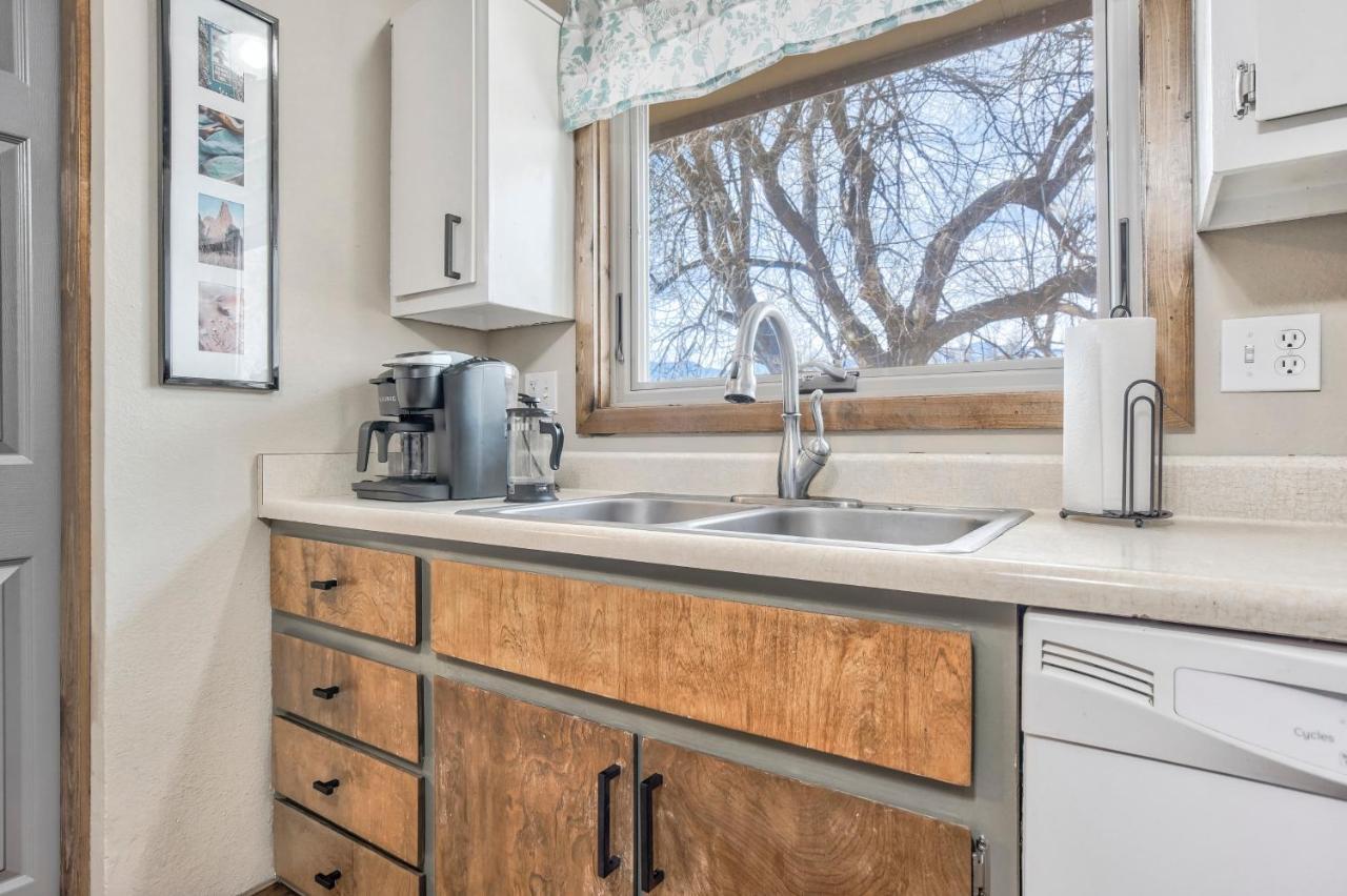 5 Minutes To Downtown And Just Minutes To Military And Hospitals Holiday home Colorado Springs