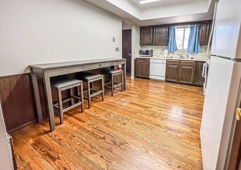 4 King Beds/6bdrm & 3ba/your Ideal Family Getaway Villa *
