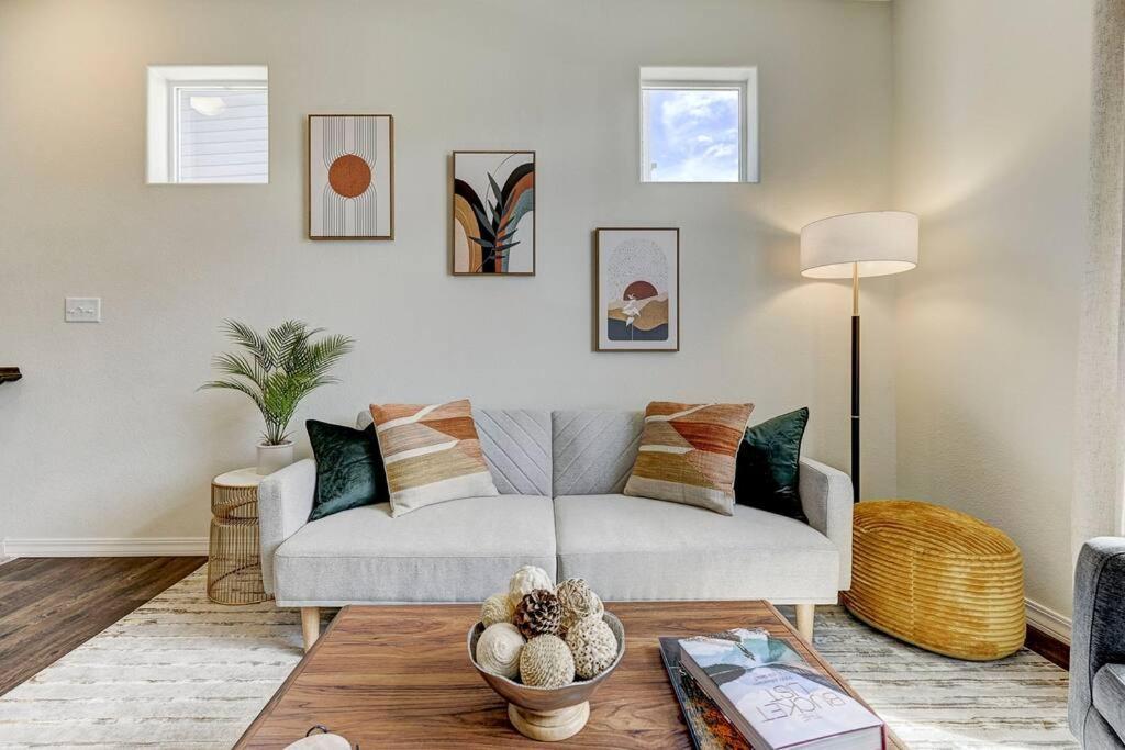 Modern Luxury, Pet-friendly With Yard And King Bed Colorado Springs