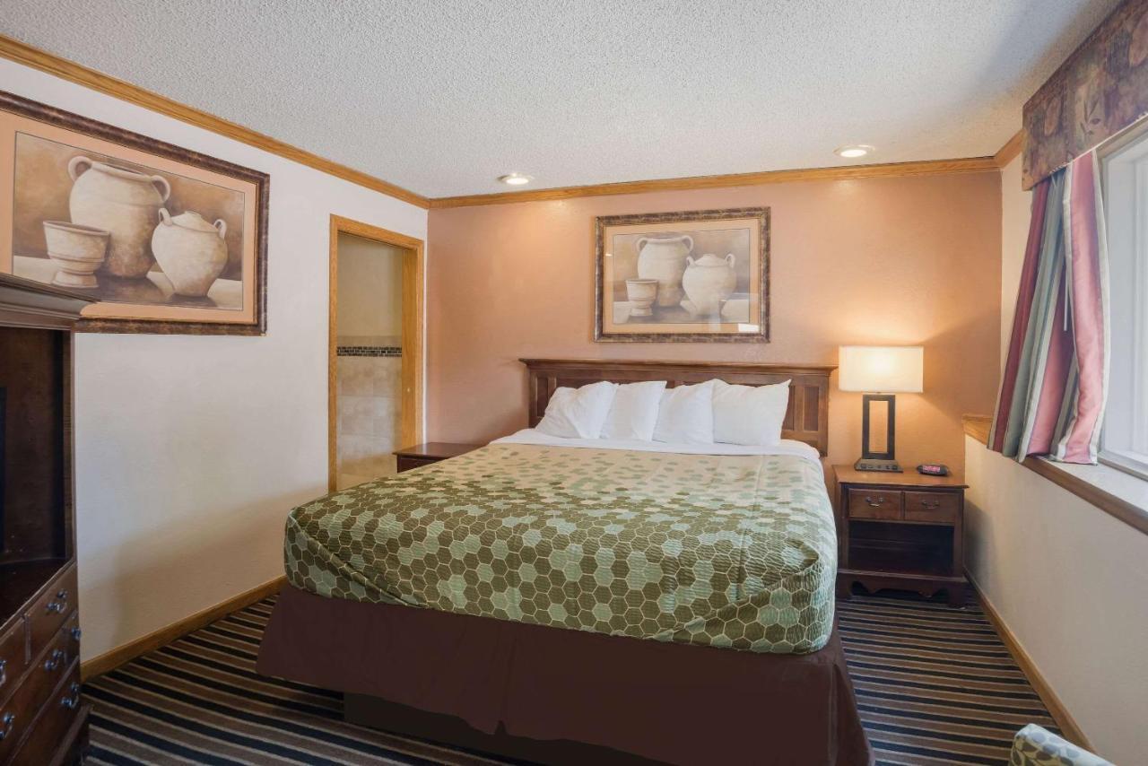 Rodeway Inn 2*