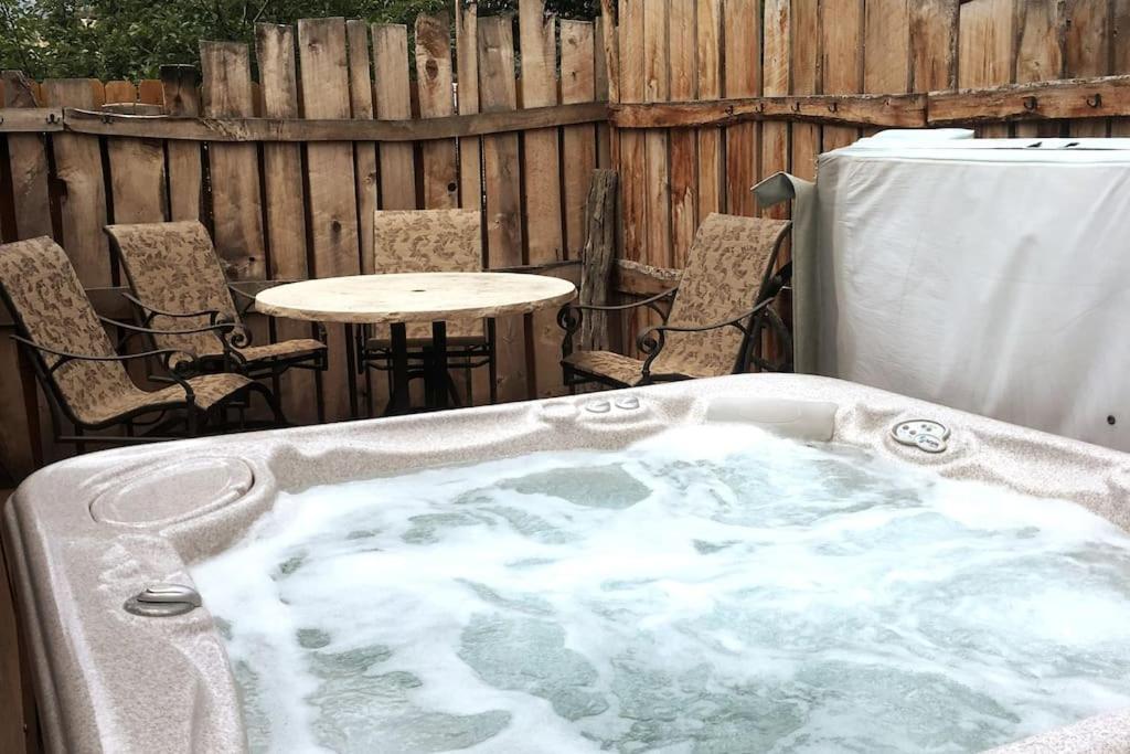 Beautiful Perfectly Located Hot Tub Fire Pit Bikes * Colorado Springs