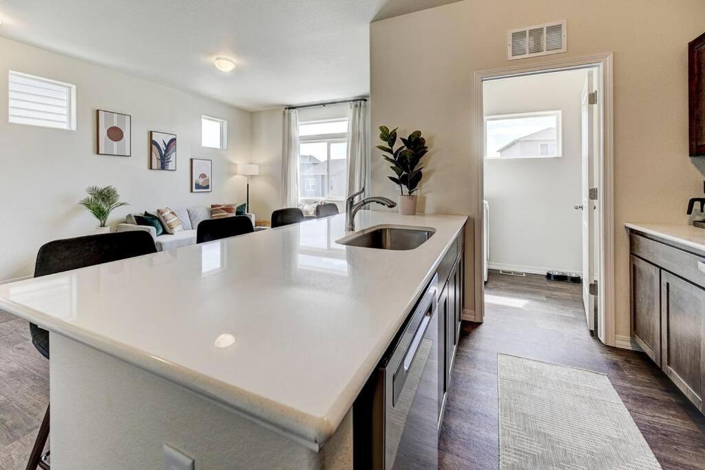 Modern Luxury, Pet-friendly With Yard And King Bed Colorado Springs