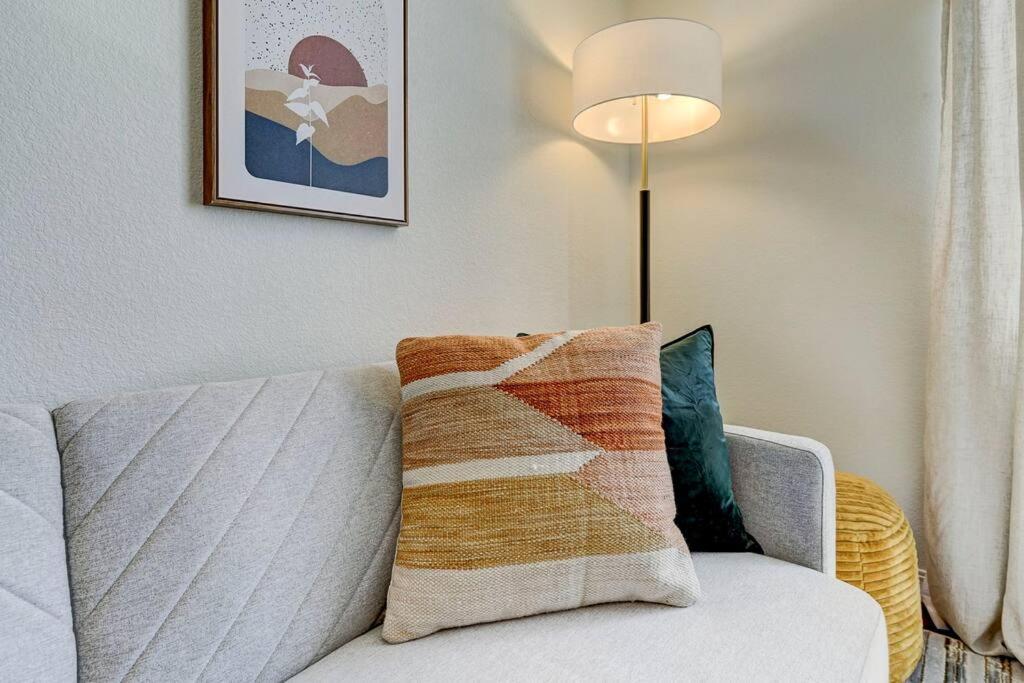 Modern Luxury, Pet-friendly With Yard And King Bed * Colorado Springs