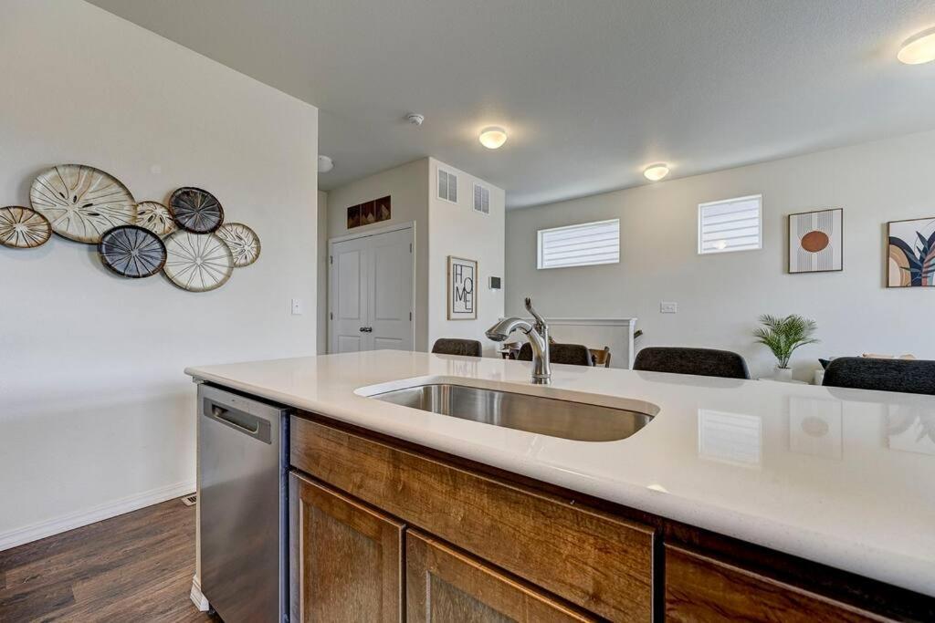 Apartment Modern Luxury, Pet-friendly With Yard And King Bed *