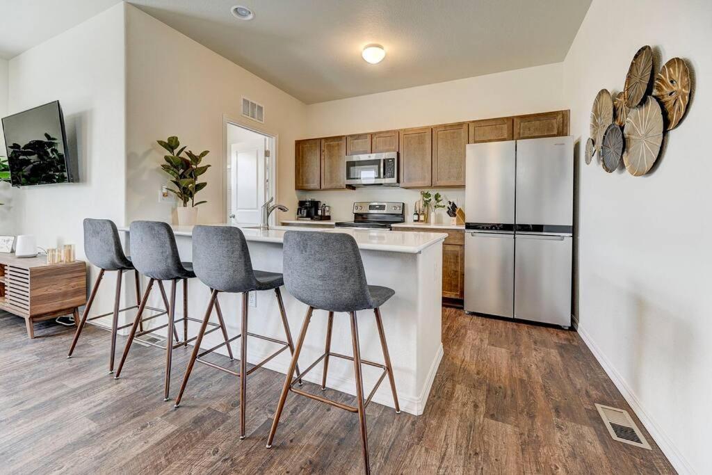 Modern Luxury, Pet-friendly With Yard And King Bed * Colorado Springs