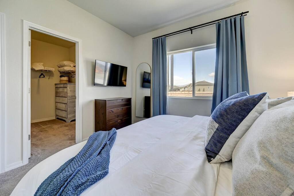 Modern Luxury, Pet-friendly With Yard And King Bed