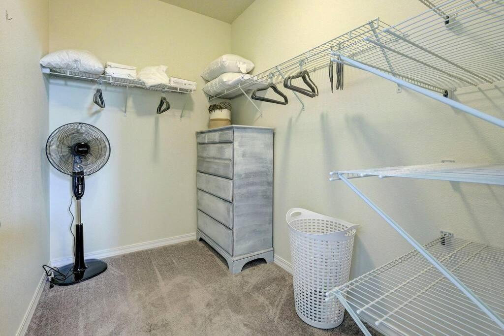 Modern Luxury, Pet-friendly With Yard And King Bed * Colorado Springs