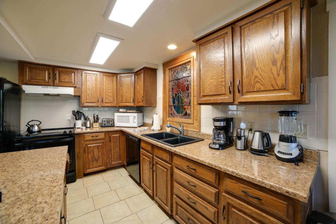 Inviting House With Spacious Deck! * Colorado Springs