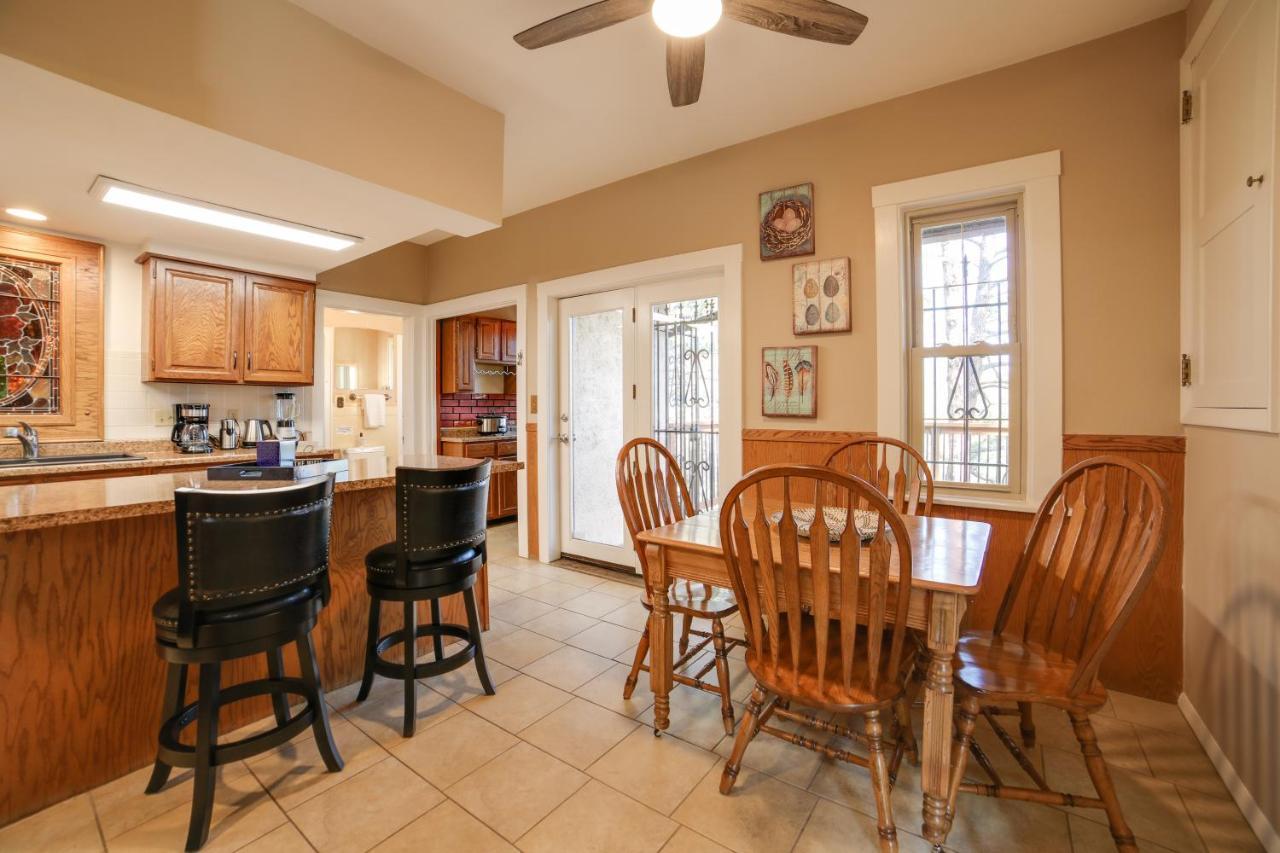 Inviting House With Spacious Deck! Colorado Springs