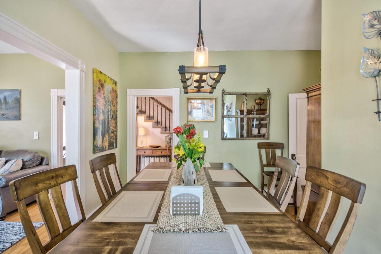 Holiday home Victorian Charm With Hot Tub & Fire Pit Downtown *