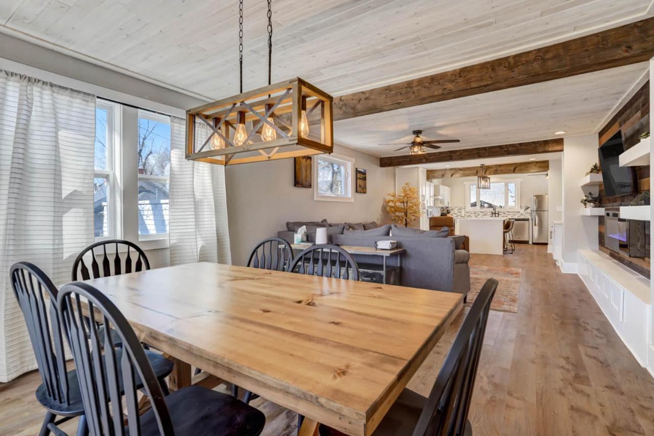3br Modern W Lg Backyard Mtn Views & Hot Tub