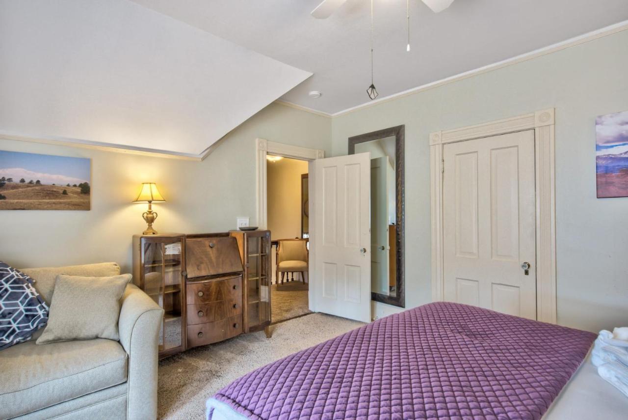Holiday home Victorian Charm With Hot Tub & Fire Pit Downtown *