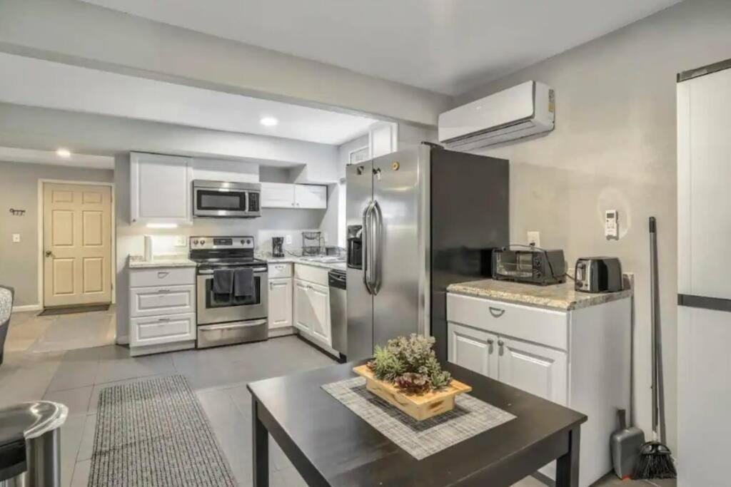 2 Bedroom* Minutes From Downtown *firepit Colorado Springs