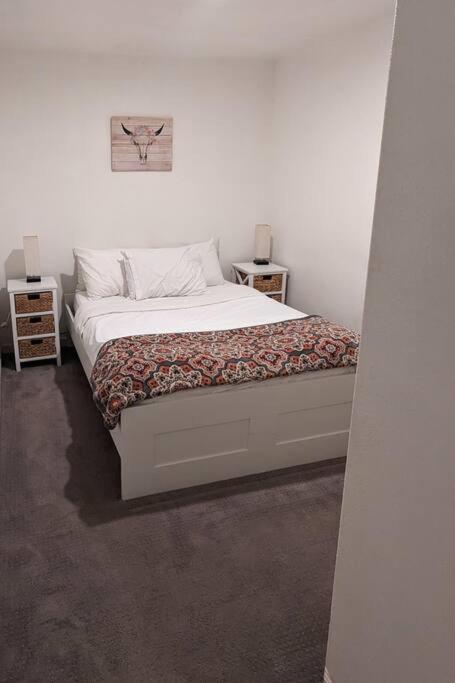 2 Bedroom* Minutes From Downtown *firepit Holiday home
