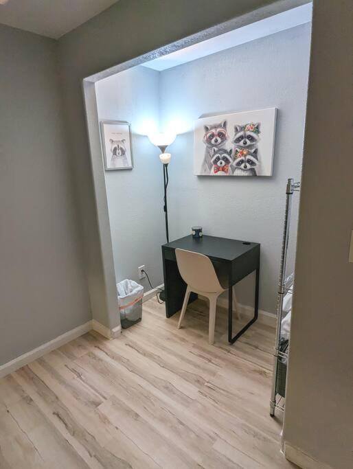 2 Bedroom* Minutes From Downtown *firepit Holiday home