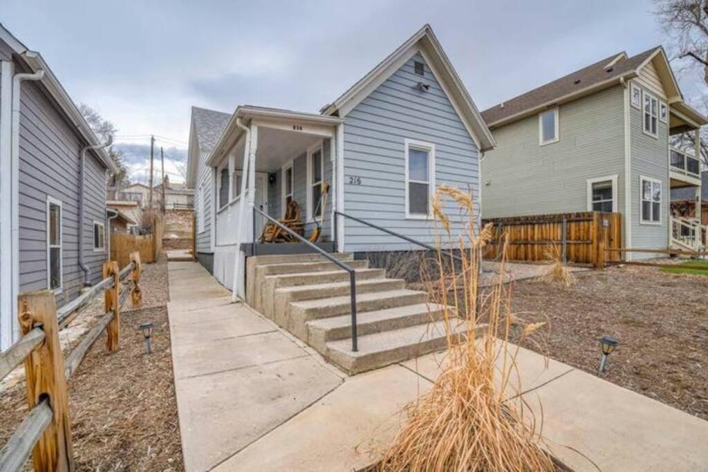 Holiday home 2 Bedroom* Minutes From Downtown *firepit *