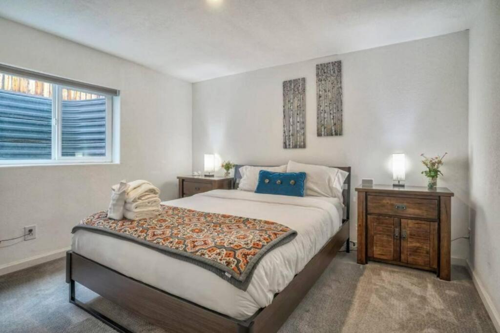 2 Bedroom* Minutes From Downtown *firepit *