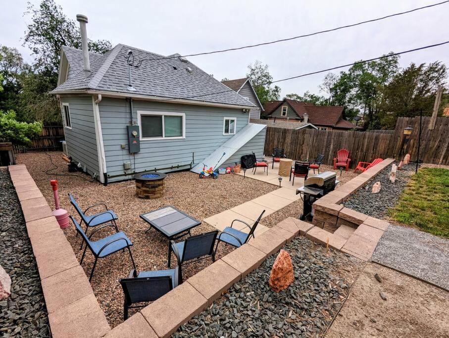 Holiday home 2 Bedroom* Minutes From Downtown *firepit