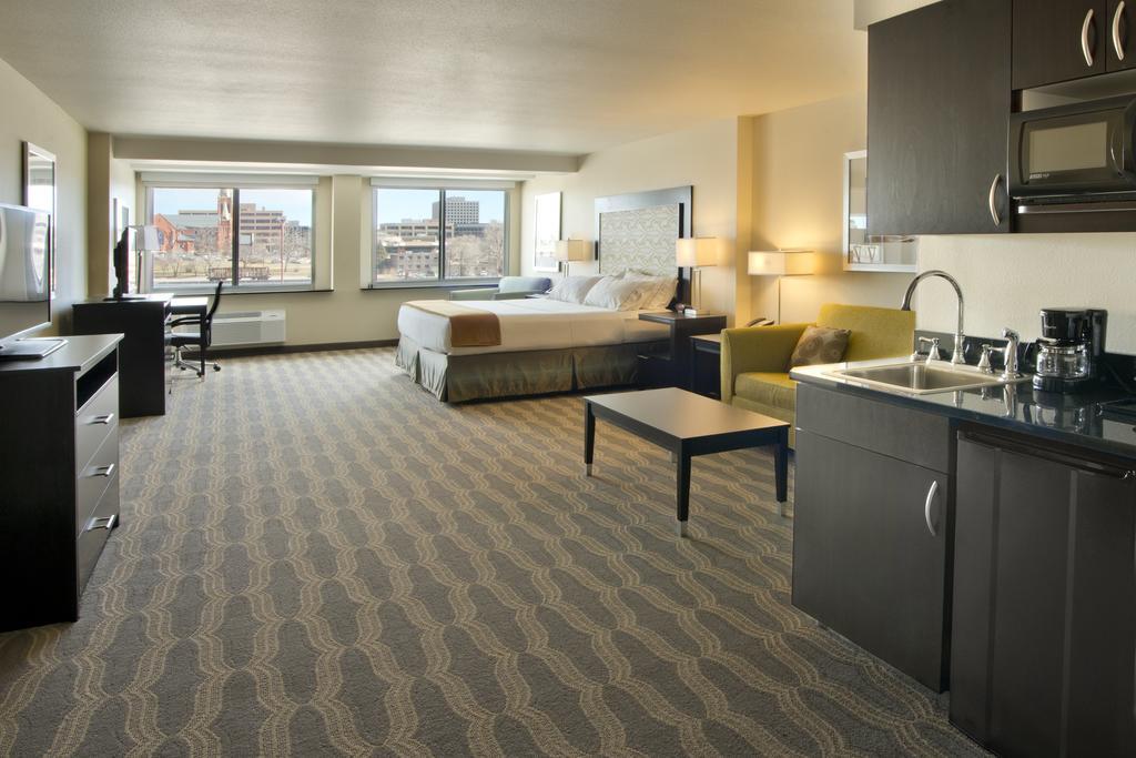 Express & By Ihg 2*