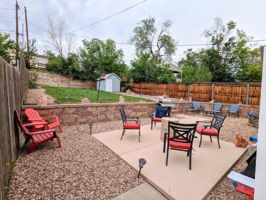Holiday home 2 Bedroom* Minutes From Downtown *firepit Colorado Springs