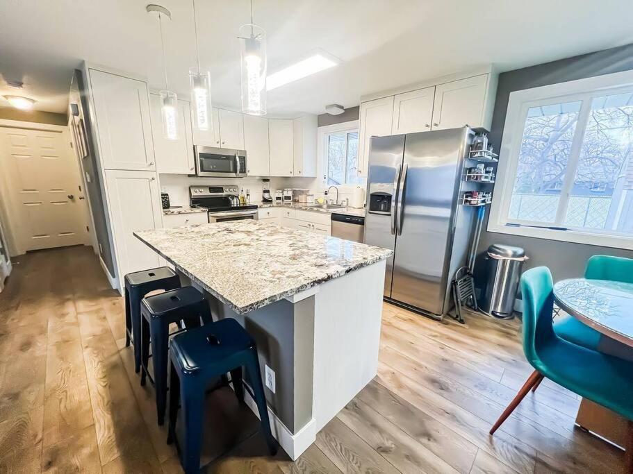 Pet Friendly Close To Downtown *