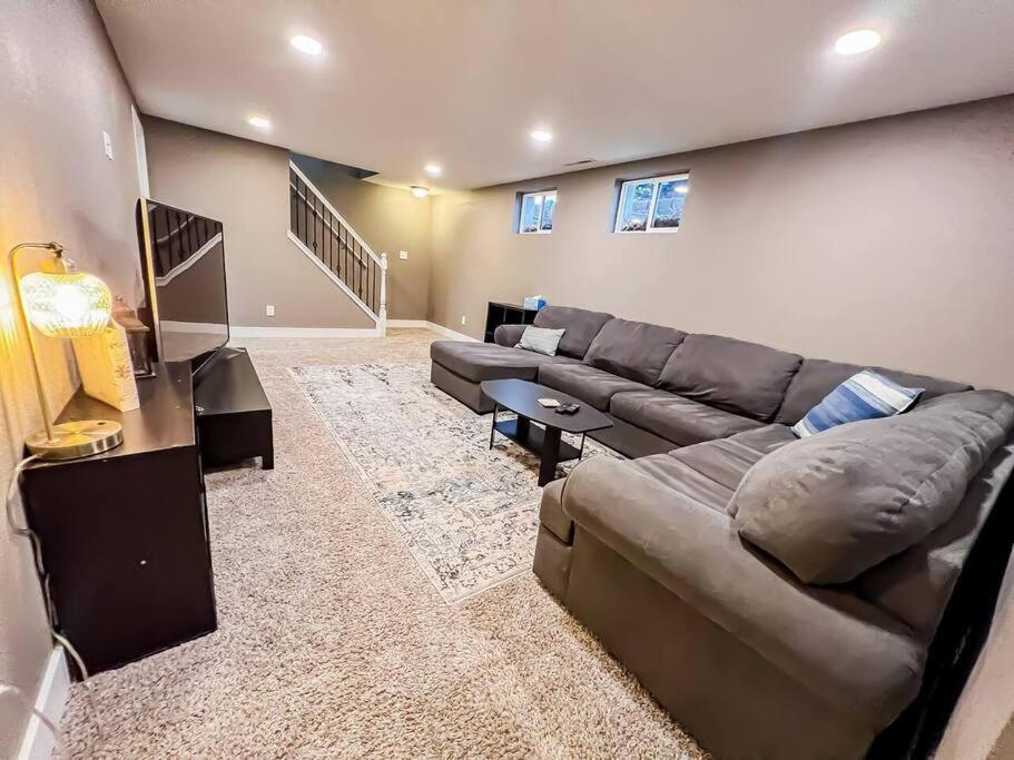 Pet Friendly Close To Downtown Villa