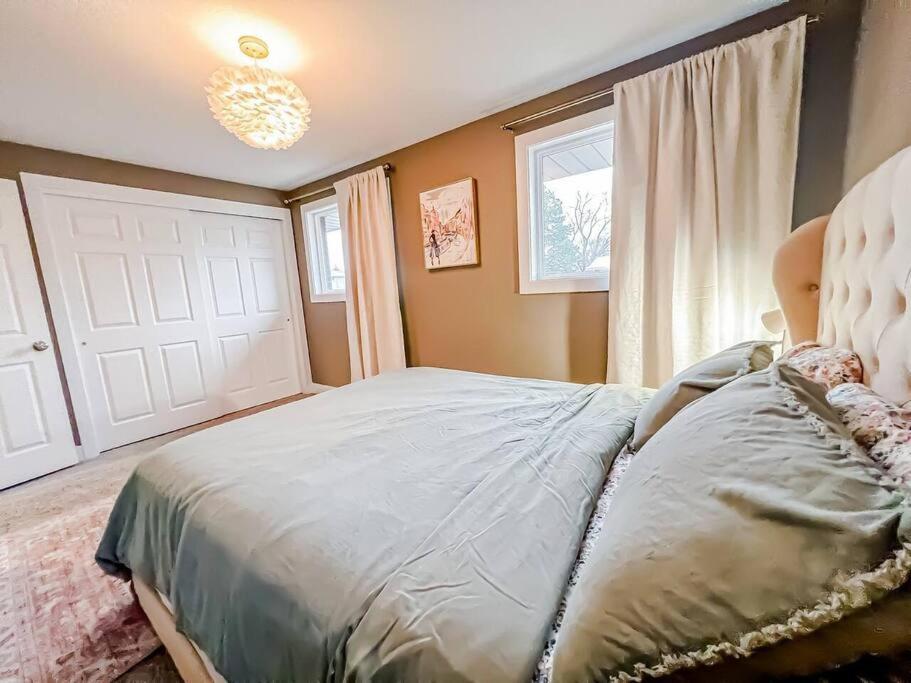 Villa Pet Friendly Close To Downtown Colorado Springs