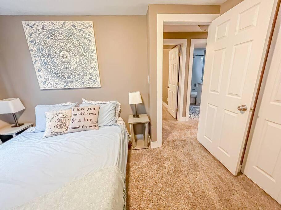 Pet Friendly Close To Downtown Villa *